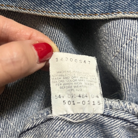 VINTAGE LEVI'S 501 DESTROYED RIPPED LIGHT BLUE BUTTON FLY DENIM JEANS UNISEX 31 - Picture 15 of 16